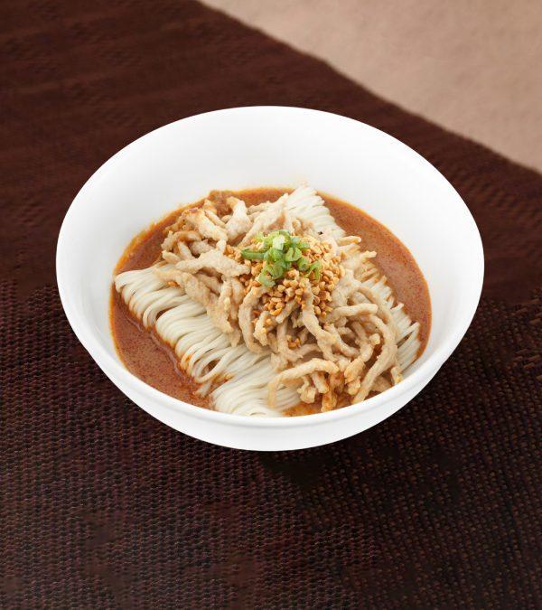 テーブルいっぱいに並んだ料理