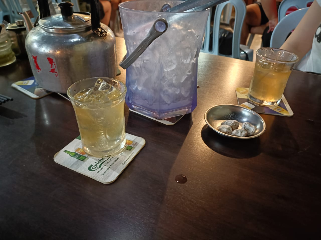 店内の活気ある様子