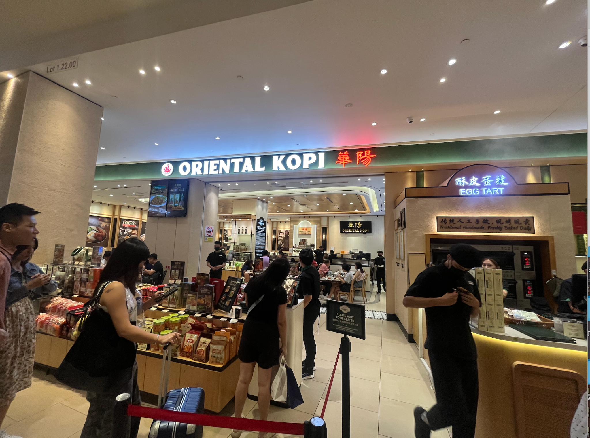 賑わう店内の様子