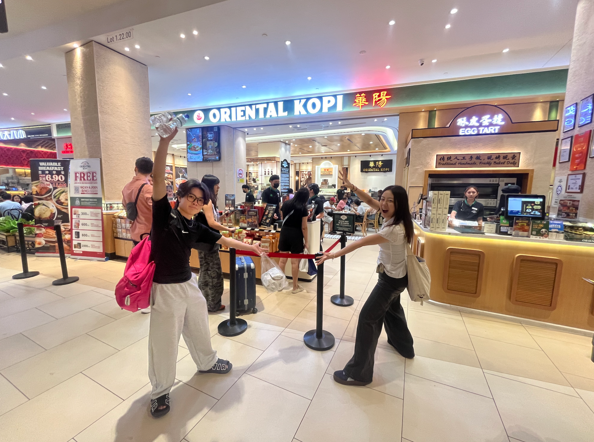 Oriental Kopi 外観と行列の様子